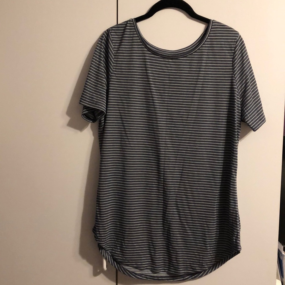 Old Navy women’s Go Dry shirt size L